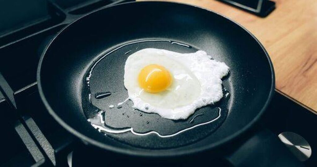 0_Fried-eggs-are-fried-in-a-black-skillet-Fried-eggs-Modern-cuisine-Non-stick-frying-pan.jpg