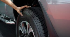 0_Hand-man-checking-air-pressure-air-car-tire-Image.jpg