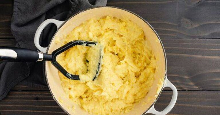0_Making-Mashed-Potatoes-in-an-Enameled-Cast-Iron-Dutch-Oven.jpg