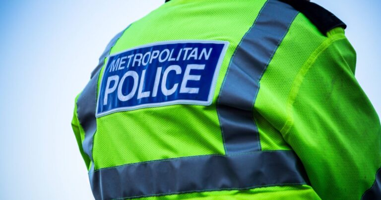 0_Metropolitan-Police-Officer.jpg