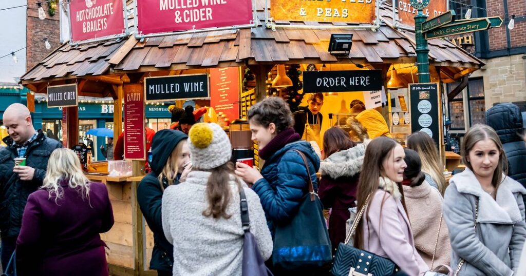 0_Revellers-enjoying-mulled-wine-and-cider-at-the-Christmas-market-in-the-city-of-York.jpg