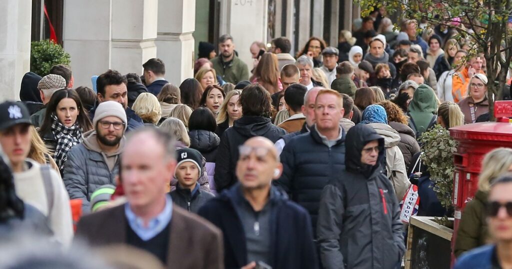 0_Shoppers-take-advantage-of-Black-Friday-sale-on-Oxford.jpg