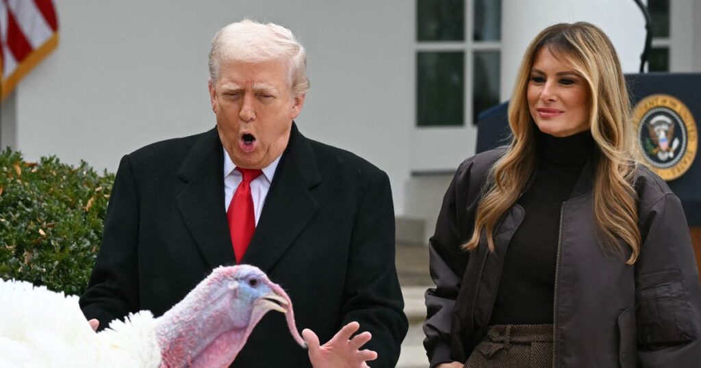 0_US-POLITICS-HOLIDAY-THANKSGIVING-TURKEY-TRUMP.jpg