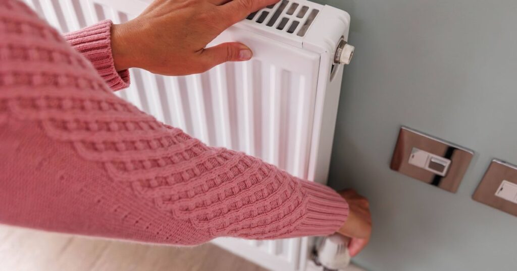 0_Womans-hands-adjusting-a-heating-temperature-on-a-radiator-at-home.jpg