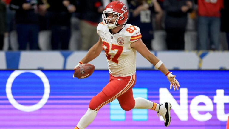 1763341563_travis-kelce-chiefs.jpg