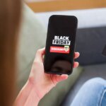 2_Woman-holding-credit-card-and-smartphone-showing-black-friday-discount.jpg