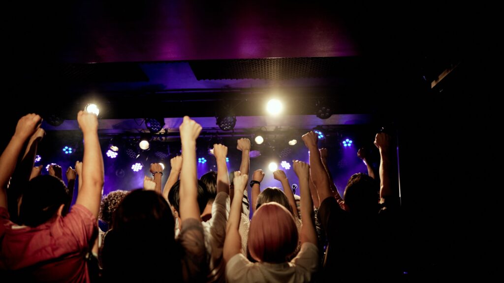 back-view-fans-cheering-concert-1039173753_88ff4e.jpg