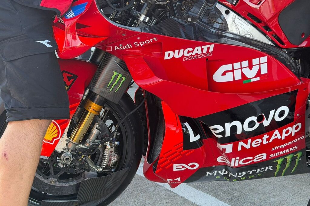 ducati-team-bike-detail.jpg