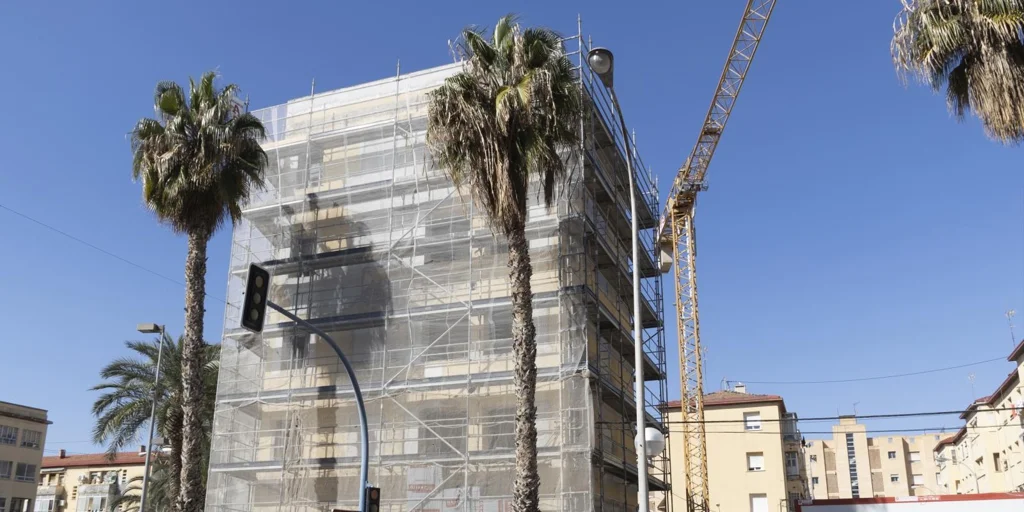 edificio-rehabilitacion-alicante-U85246735702Yfw-1024x512@diario_abc.jpg