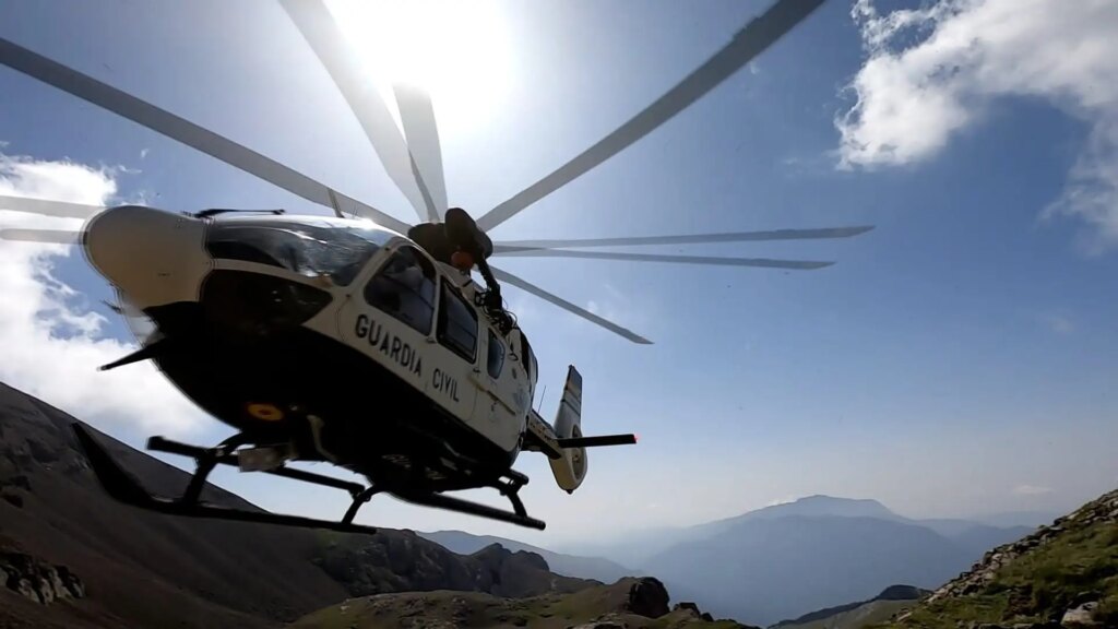 helicoptero-guardia-civil-pirineo-aragones.jpeg