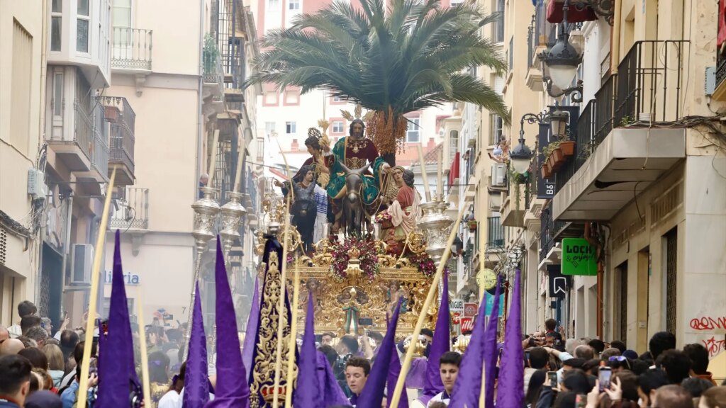 malaga-celebra-el-comienzo-de-la-semana-santa.jpeg