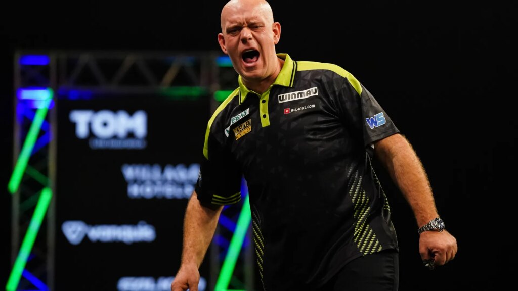 michael-van-gerwen-reacts-match-1037158874_cf3bac.jpg