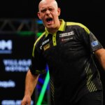 michael-van-gerwen-reacts-match-1037158874_cf3bac.jpg