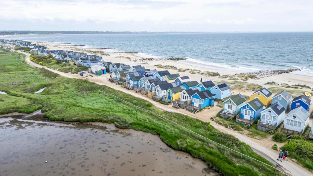mudeford-dorset-wealthy-beach-hut-1037970094.jpg