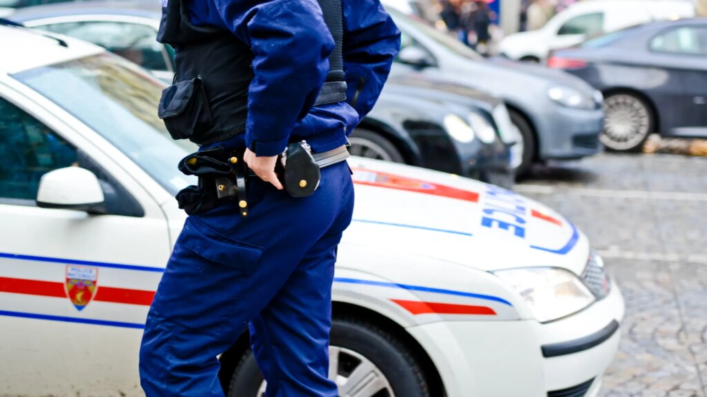 paris-policeman-1041729708_fa64a4.jpg