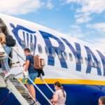passengers-boarding-ryanair-plane-timioara-1036298726_6e23fe.jpg