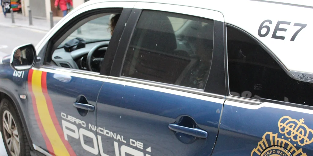 policia-nacional-coche-U52258734165anM-1024x512@diario_abc.JPG