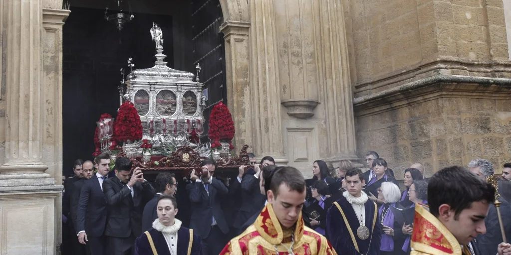 procesion-reliquias-martires-U13236367618siX-1024x512@diario_abc.jpg