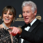 richard-gere-y-su-mujer-alejandra-silva-en-los-premios-goya-2025.png