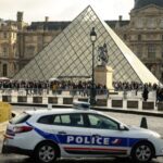 skynews-louvre-police_7091593.jpg