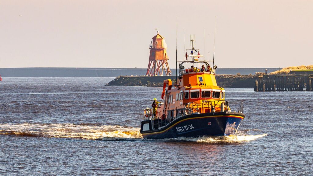 skynews-rnli-lifeboat-search_7083430.jpg