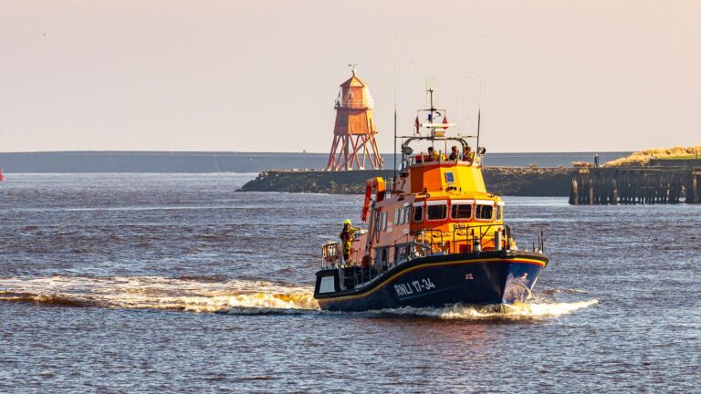 skynews-rnli-lifeboat-search_7083430.jpg