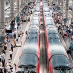 viajeros-andenes-estacion-puerta-atocha-tren.jpeg