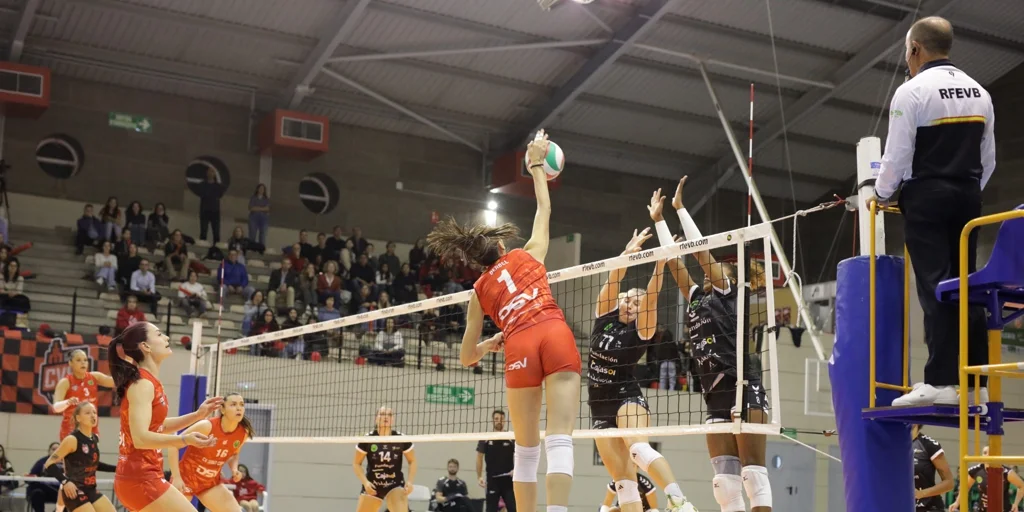 voleibol-sant-cugat-fundacion-cajasol-andalucia-U54870500781ojw-1024x512@diario_abc.JPG