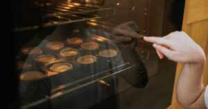 0_A-little-girl-watches-Yorkshire-Puddings-rise-in-an-oven.jpg