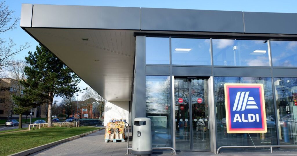 0_Aldi-supermarket-entrance-Maylands-Avenue-Hemel-Hempstead.jpg