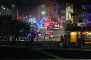 0_At-least-12-dead-29-injured-in-Australian-beach-shooting.jpg