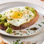 0_Avocado-on-toast-topped-with-egg.jpg