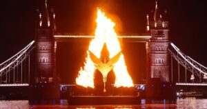 0_Burning-Avatar-sculpture-lights-up-Thames-as-franchise-returns-to-screen.jpg
