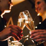 0_Couple-clinking-champagne-flutes-celebrating-new-years-eve.jpg