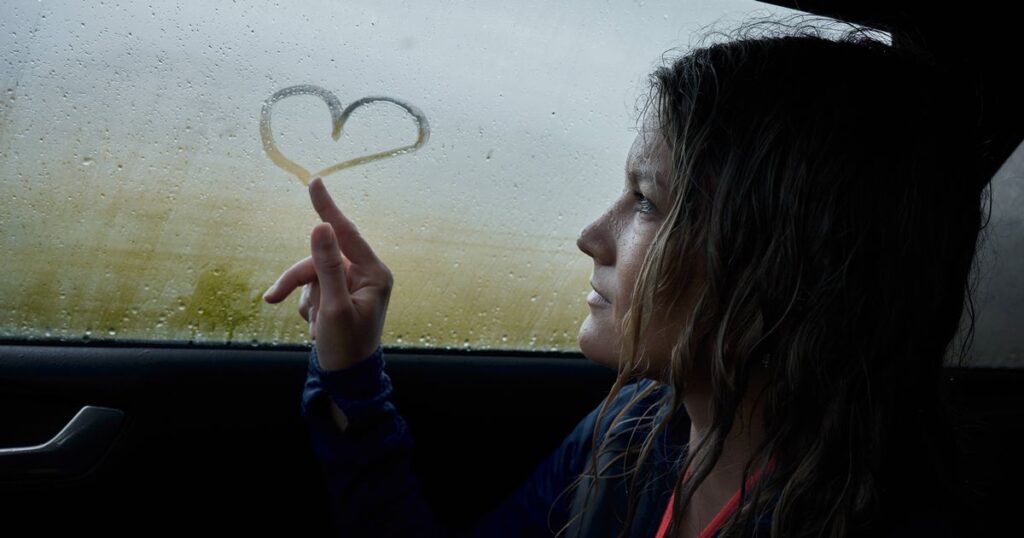 0_Heart-shape-on-a-car-window.jpg