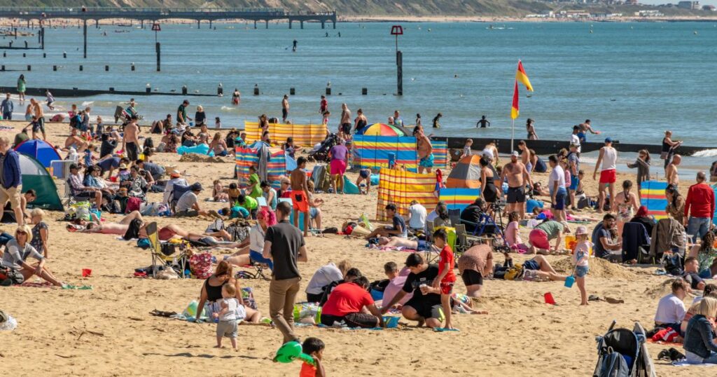 0_Large-numbers-of-people-on-Bournemouth-beach-and-promenade.jpg