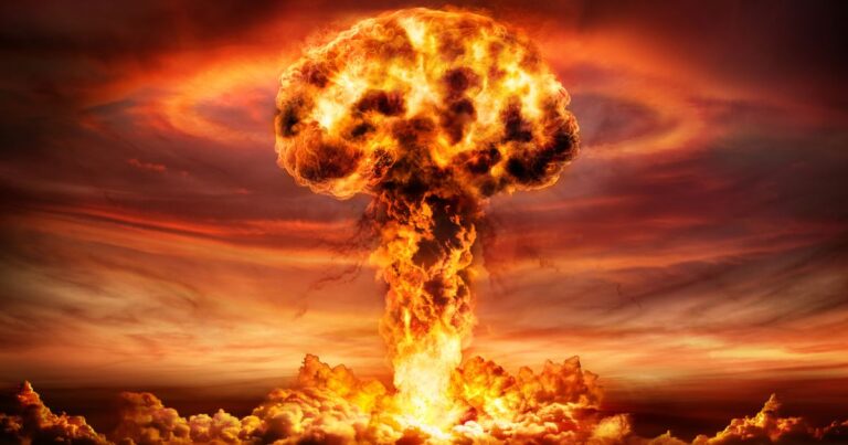 0_Nuclear-Bomb-Explosion-Mushroom-Cloud.jpg