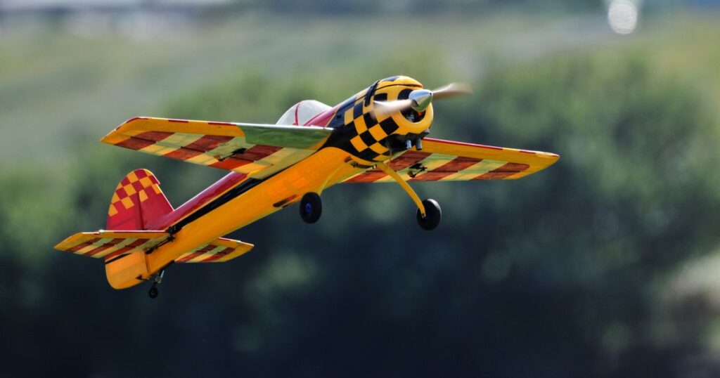 0_Radio-control-airplane.jpg