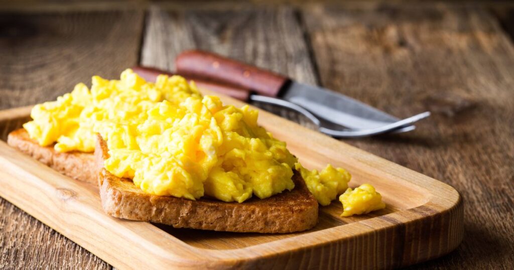 0_Scrambled-eggs-on-two-pieces-of-toast.jpg
