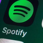 0_Spotify-Podcasts-Music-and-other-Apps-on-iPhone-screen.jpg