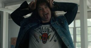 0_StrangerThings_StrangerThings4_1_00_35_46_00-1.jpg