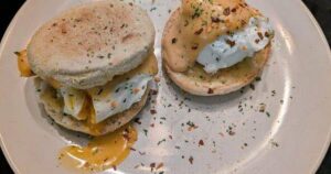 0_eggs-benedict-with-muffins.jpg