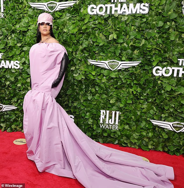 104355425-15343807-Rihanna_suffered_a_rare_fashion_fail_at_the_Gotham_Film_Awards_o-a-50_17646400748.avif