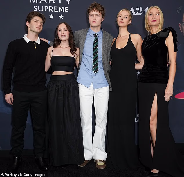 104822211-15393571-Gwyneth_Paltrow_brought_her_two_kids_on_the_red_carpet_to_the_NY-m-30_17660024848.avif