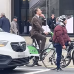 104892125-15399951-Tom_Hiddleston_44_was_captured_enjoying_a_Lime_bike_ride_in_cent-a-74_17661797765.avif