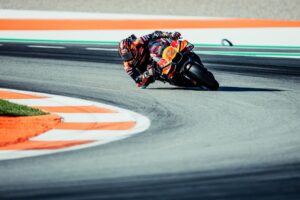 1765885749_maverick-vinales-red-bull-ktm-2.jpg