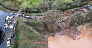 1_New-pictures-show-narrowboats-stranded-in-collapsed-canal.jpg