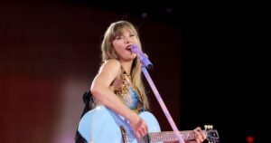 1_Taylor-Swift-The-Eras-Tour-Vancouver-BC.jpg