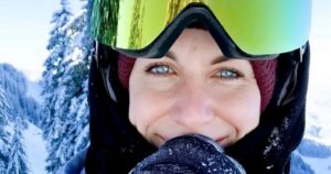 1_Tributes-to-wonderful-female-climber-33-left-to-freeze-to-death-on-mountain-by-her-boyfriend-i.jpg