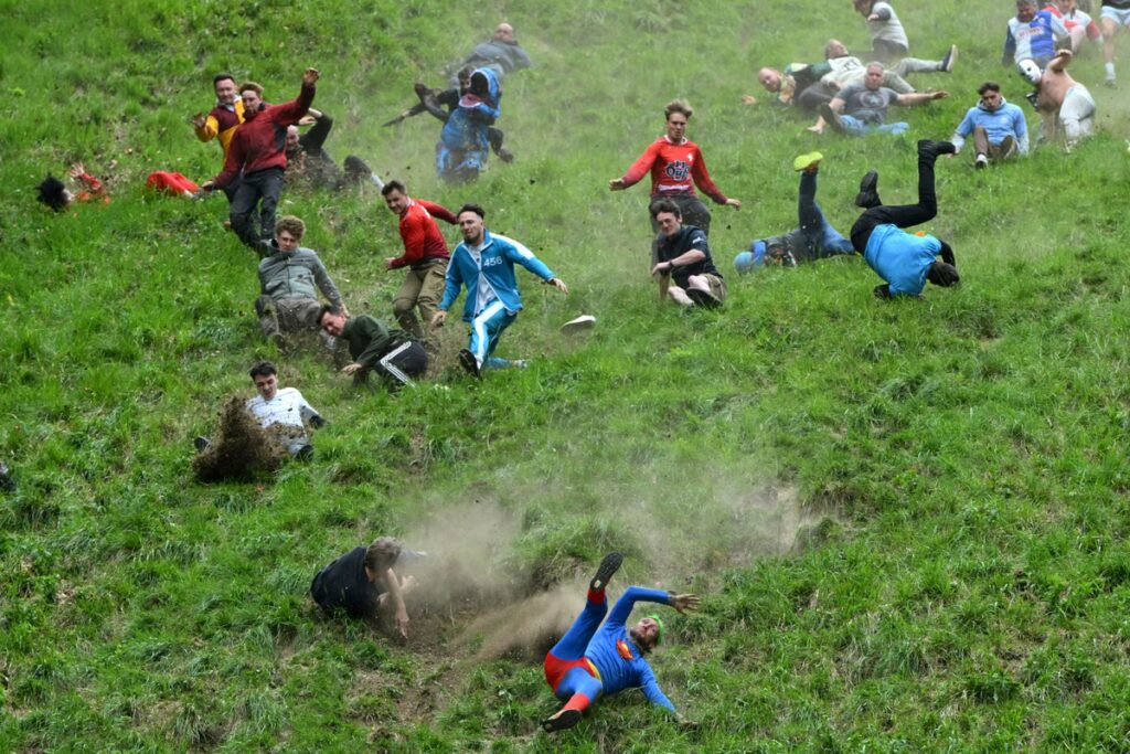APTOPIX_Britain_Cheese_Rolling_86700.jpg